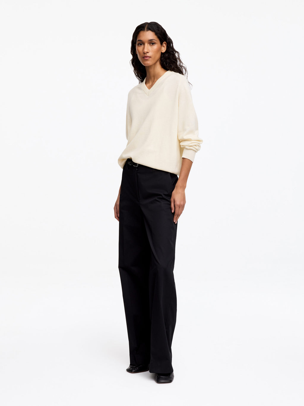Relaxed Cashmere V-Neck Jumper - White - Image 2
