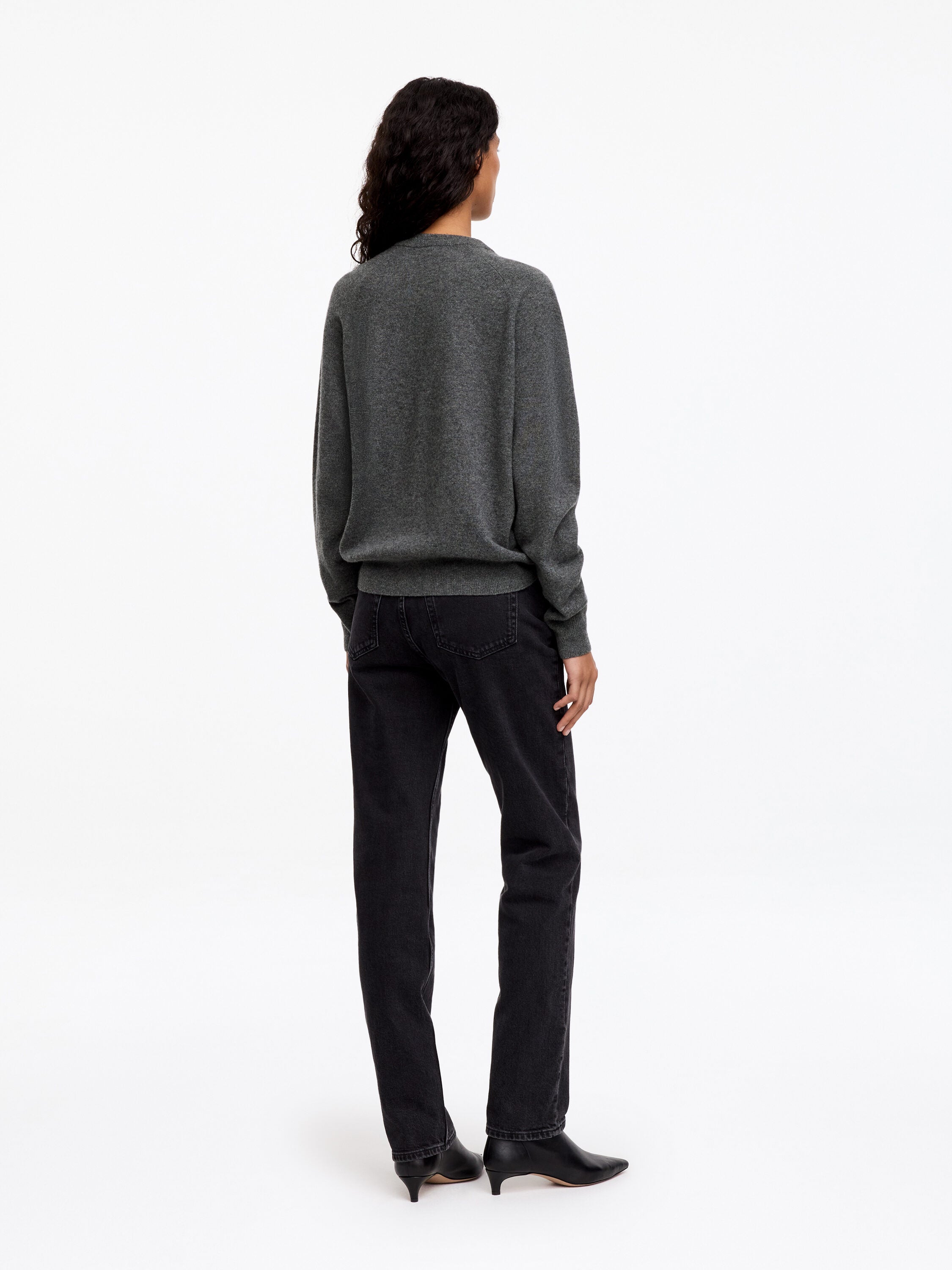 Relaxed Cashmere V-Neck Jumper - Grey - Image 2